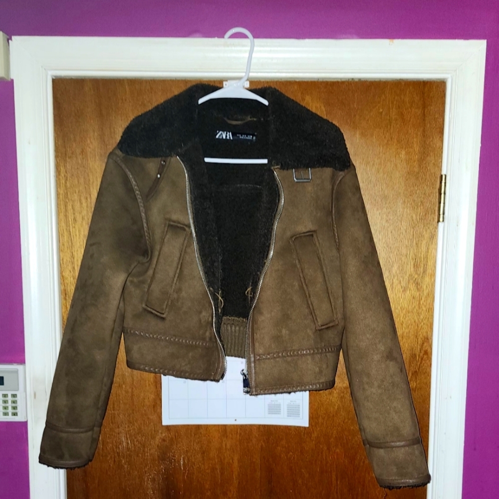 ALMOST NEW AUTHENTIC ZARA DOUBLE FACE MIDRIFF HEAVY JACKET/COAT.
